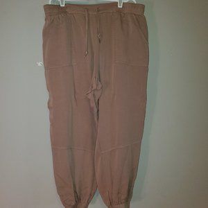 Never Worn - Soft Capri Pants - Tan